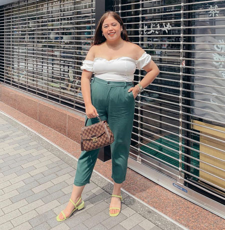 Trik Memakai Baju Crop Top Tanpa Kelihatan Perut Buncitmu