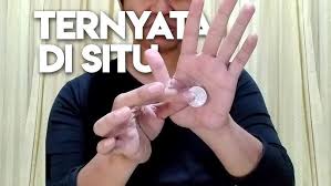 Trik Sulap Koin Menghilang Dari Tangan Dalam Sekejap Tanpa Alat Rahasia